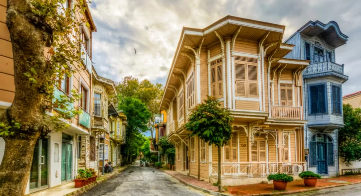 Büyükada mı Heybeliada mı Daha Güzel?